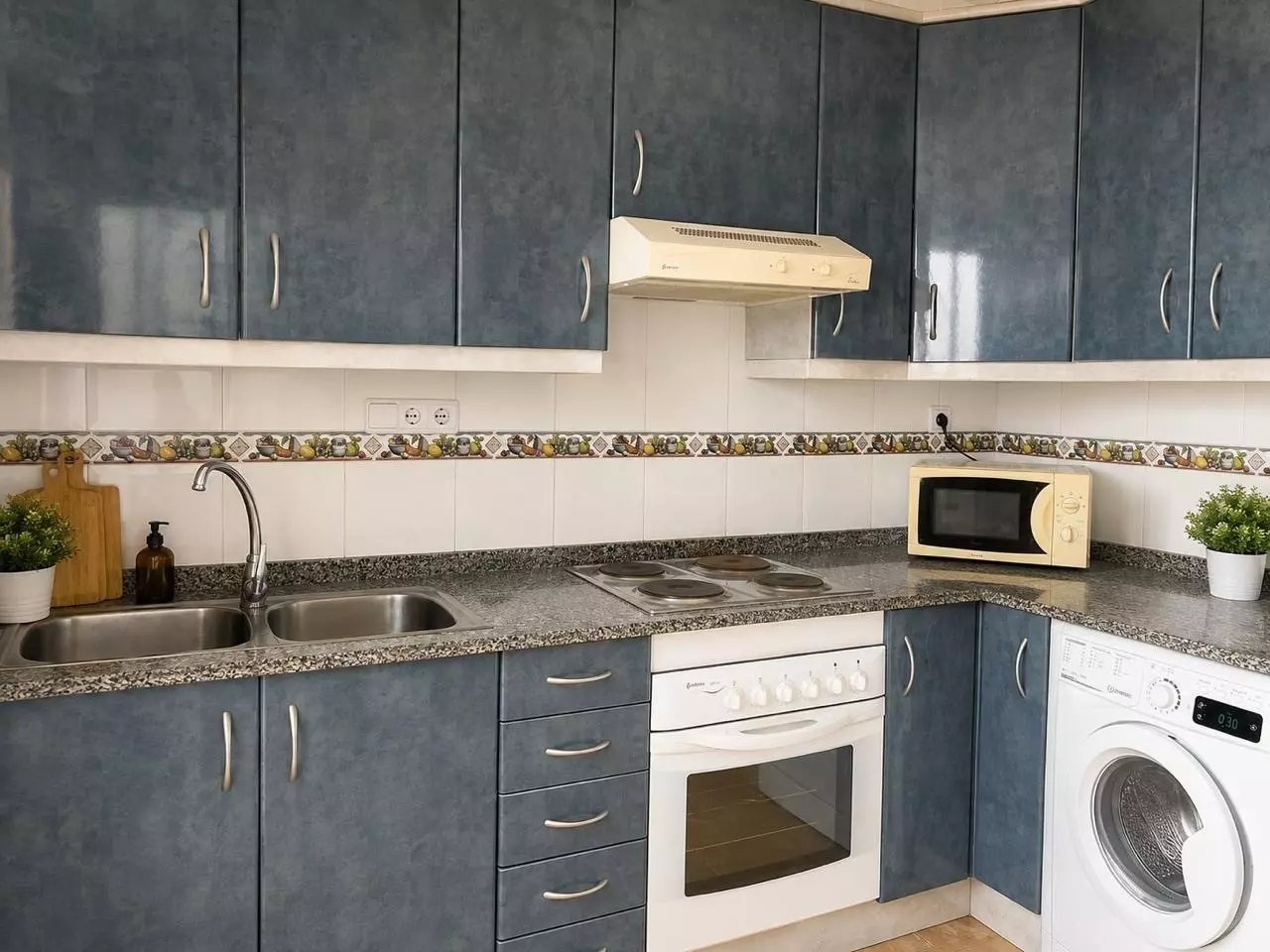 3-bedroom Apartment In Orihuela Costa, Spain (52 M²)