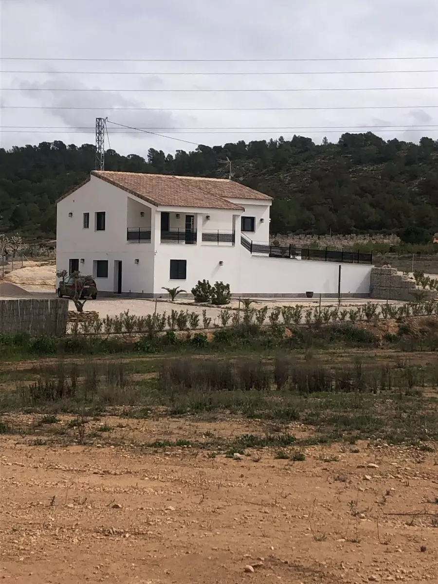 5-bedroom Villa In Pinoso, Spain (247 M²)