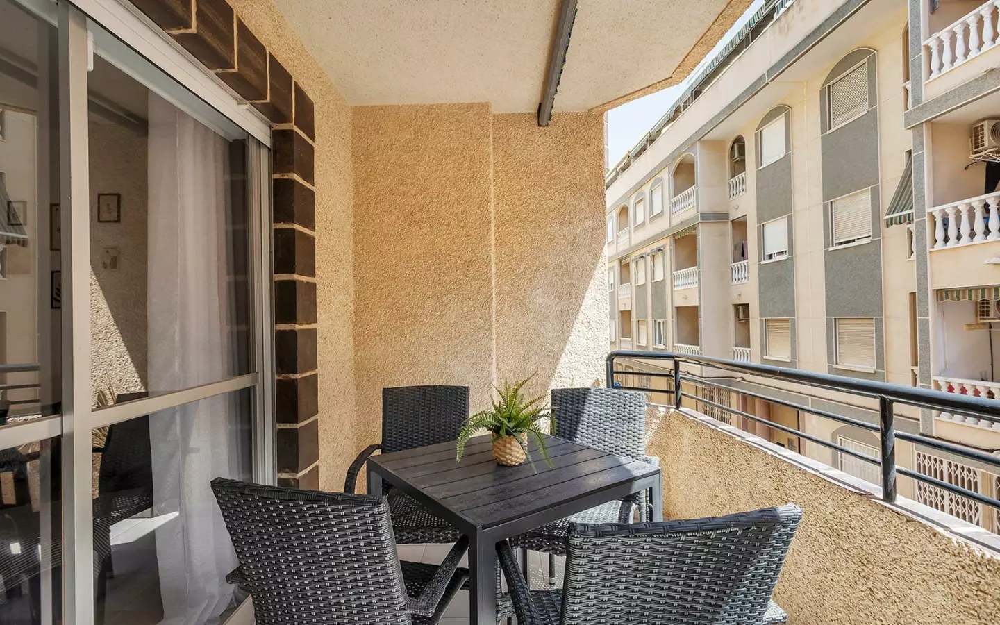 3-bedroom Apartment In Torrevieja, Spain (101 M²)