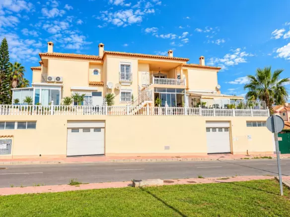 2-bedroom Apartment In Torrevieja, Spain (75 M²)