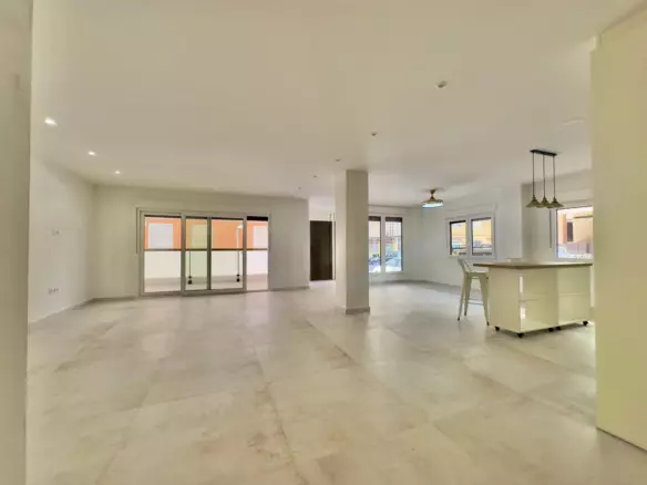 3-bedroom Apartment In Torrevieja, Spain (150 M²)