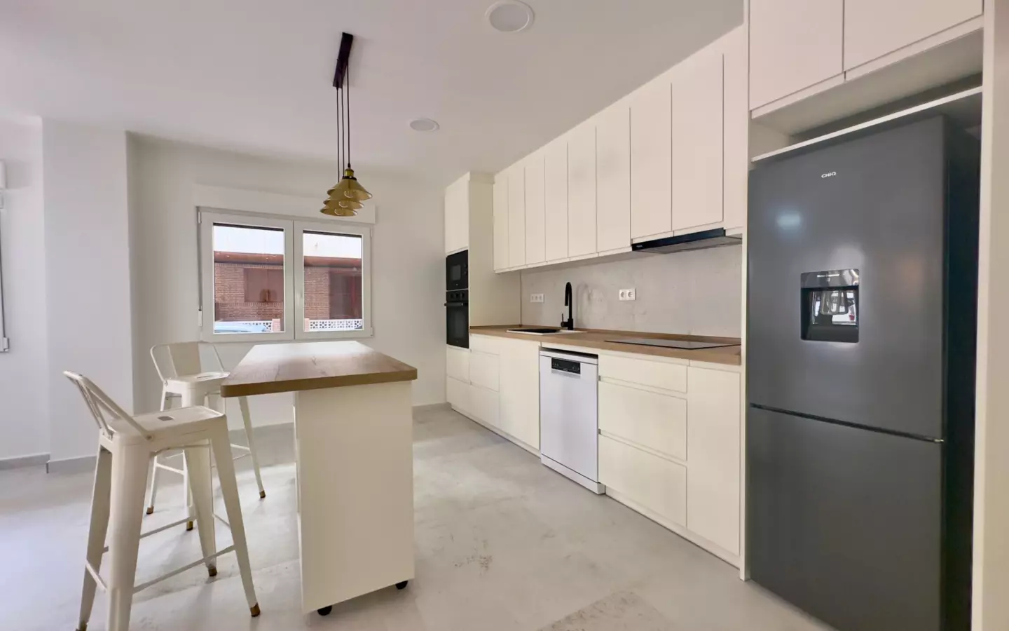 3-bedroom Apartment In Torrevieja, Spain (150 M²)