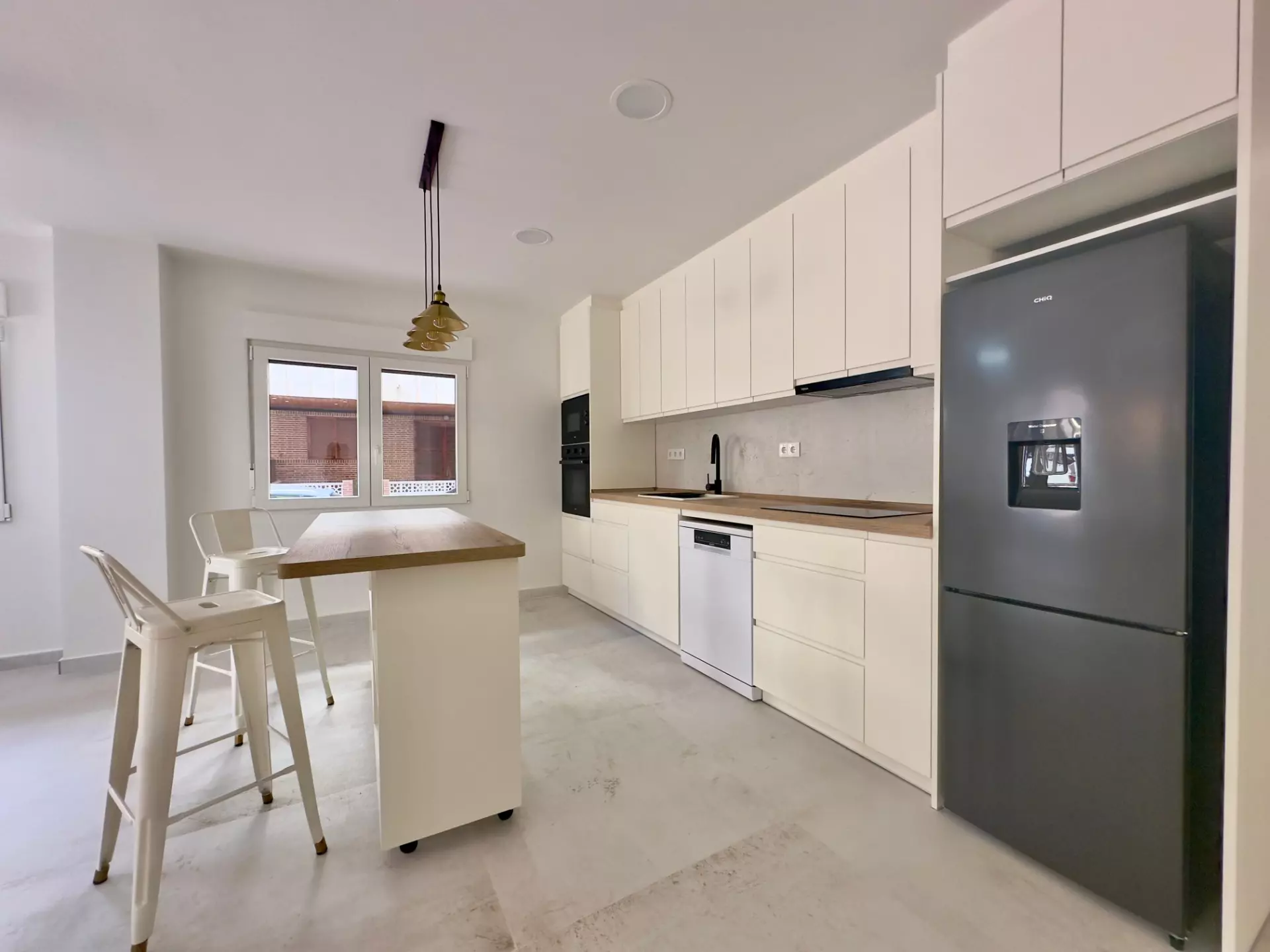 3-bedroom Apartment In Torrevieja, Spain (150 M²)