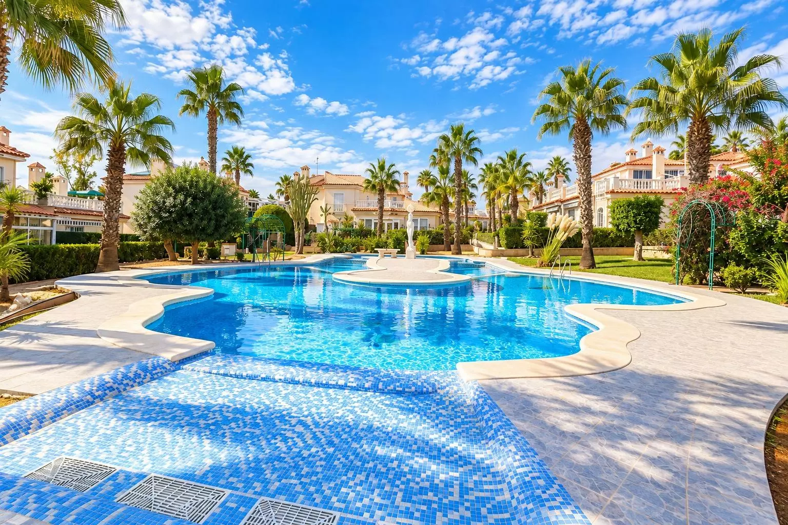 2-bedroom Apartment In Torrevieja, Spain (75 M²)