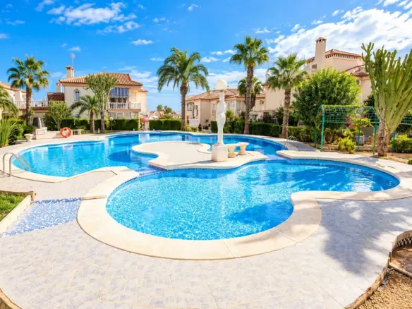 2-bedroom Apartment In Torrevieja, Spain (75 M²)