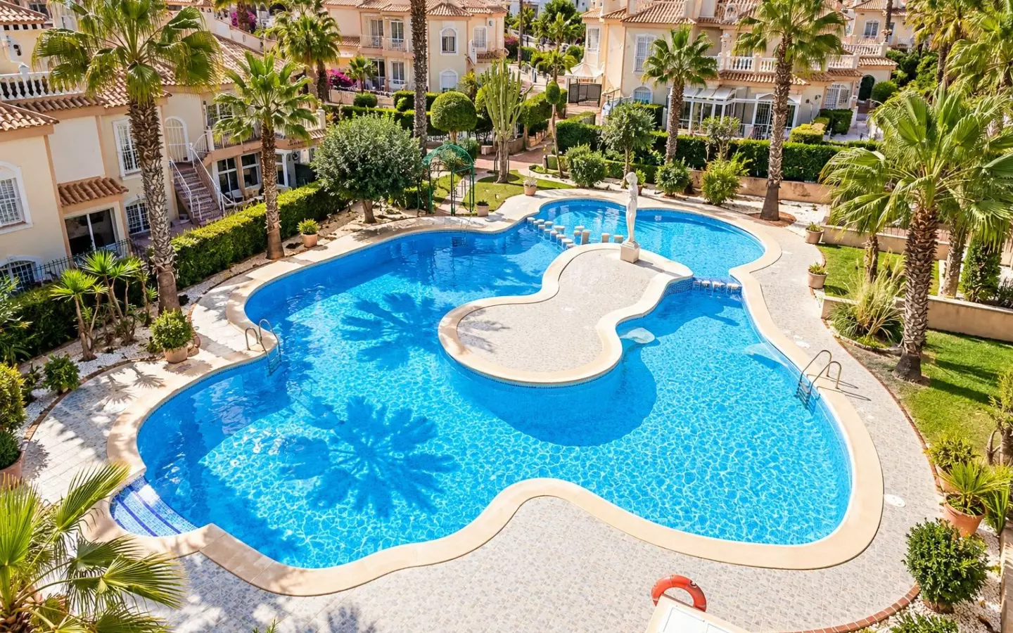 2-bedroom Apartment In Torrevieja, Spain (75 M²)