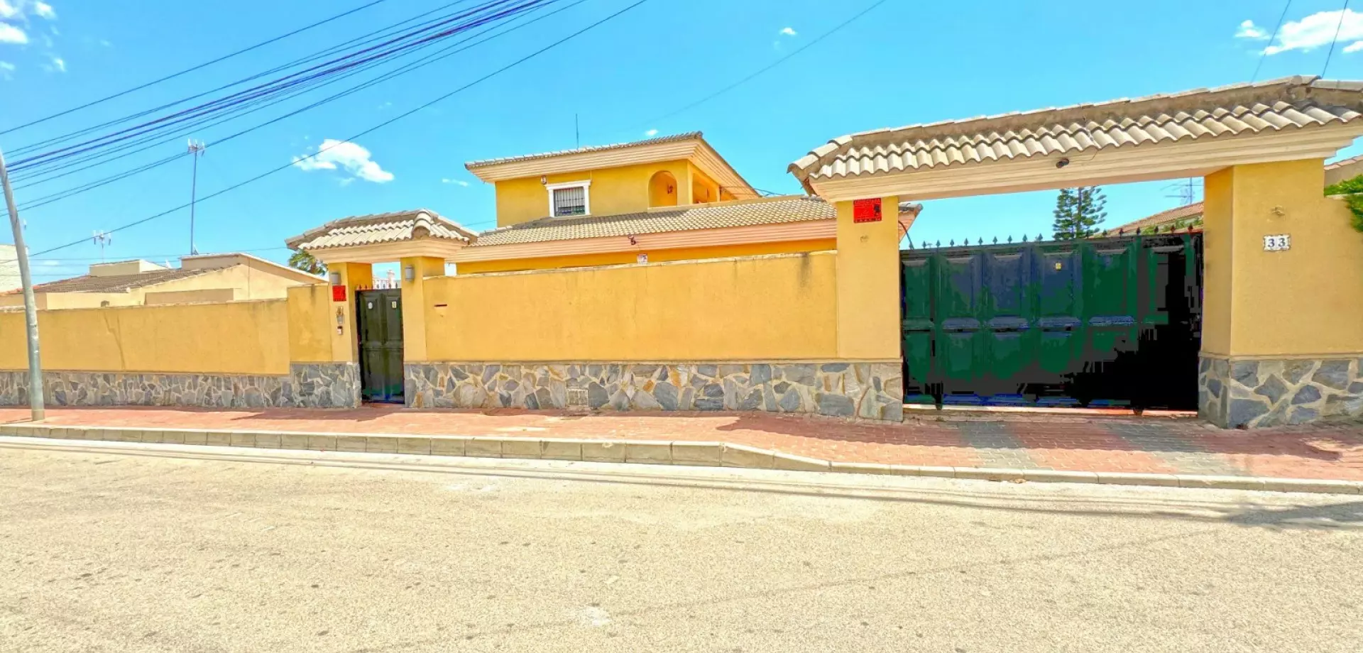 6-bedroom Villa In Torrevieja, Spain (340 M²)