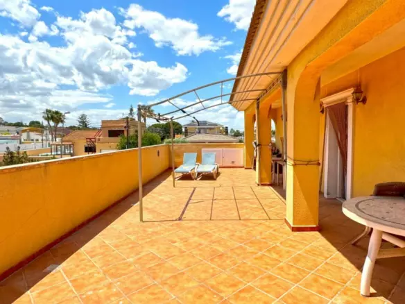 6-bedroom Villa In Torrevieja, Spain (340 M²)
