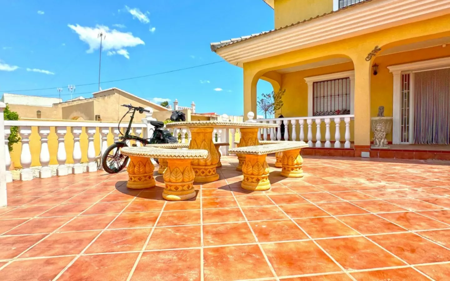 6-bedroom Villa In Torrevieja, Spain (340 M²)