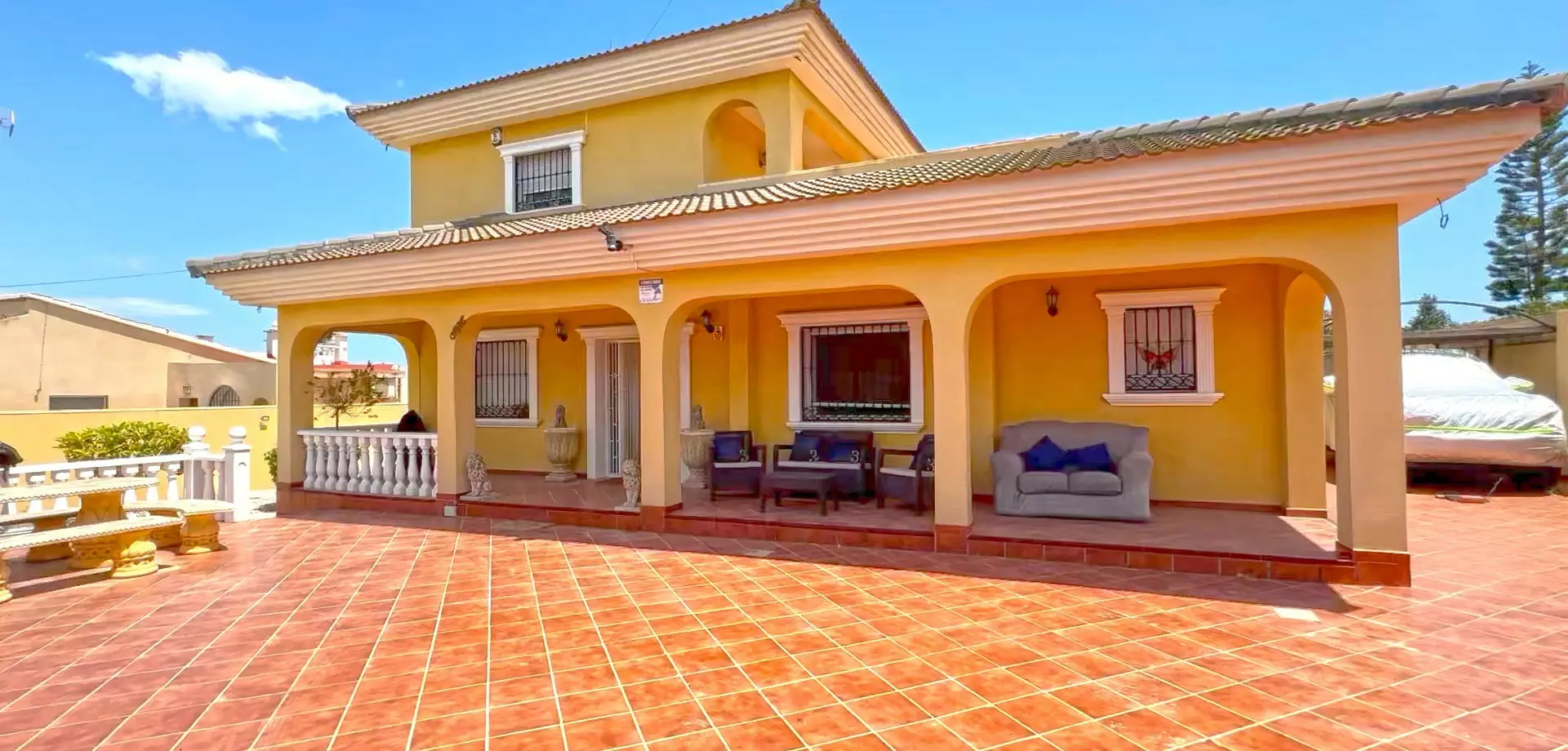 6-bedroom Villa In Torrevieja, Spain (340 M²)