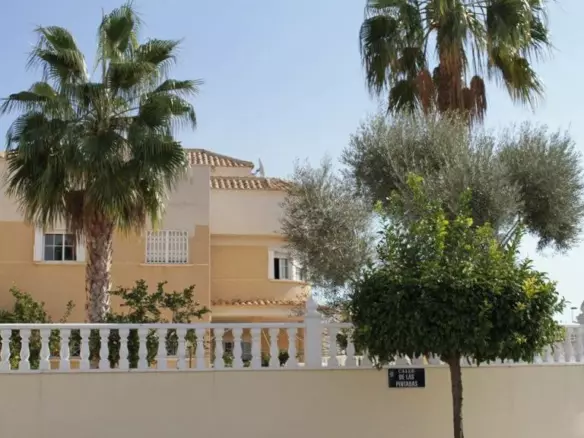 6-bedroom Villa In Torrevieja, Spain (338 M²)