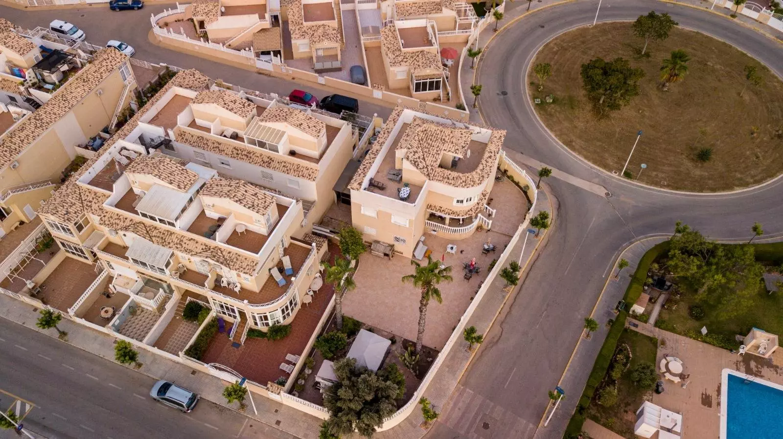 6-bedroom Villa In Torrevieja, Spain (338 M²)