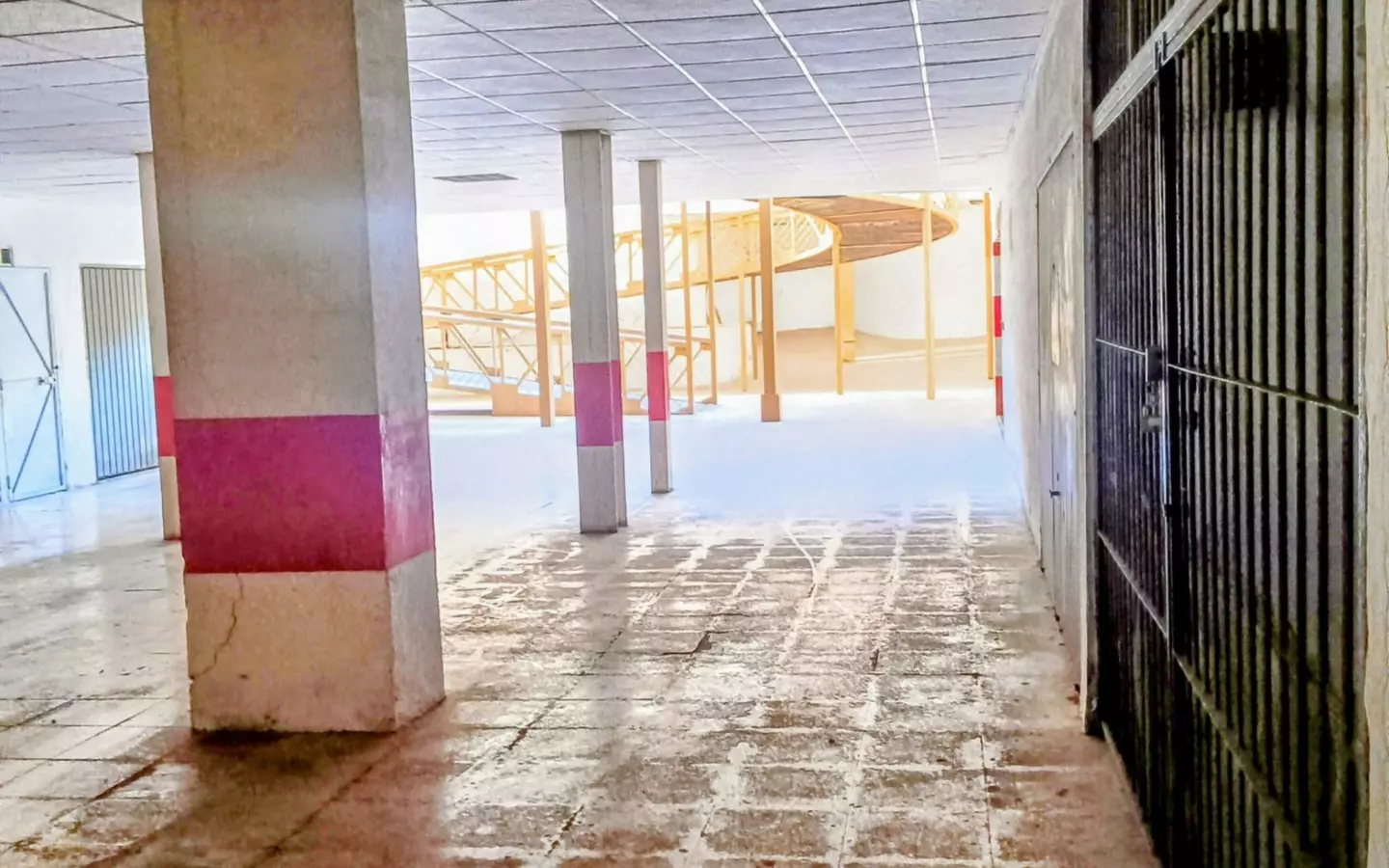 1-bedroom Warehouse In Benidorm, Spain (225 M²)