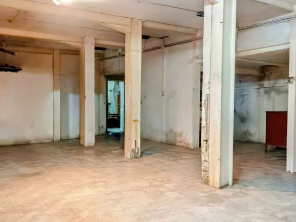 1-bedroom Warehouse In Benidorm, Spain (225 M²)