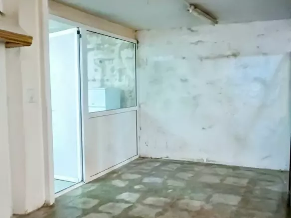 1-bedroom Warehouse In Benidorm, Spain (225 M²)