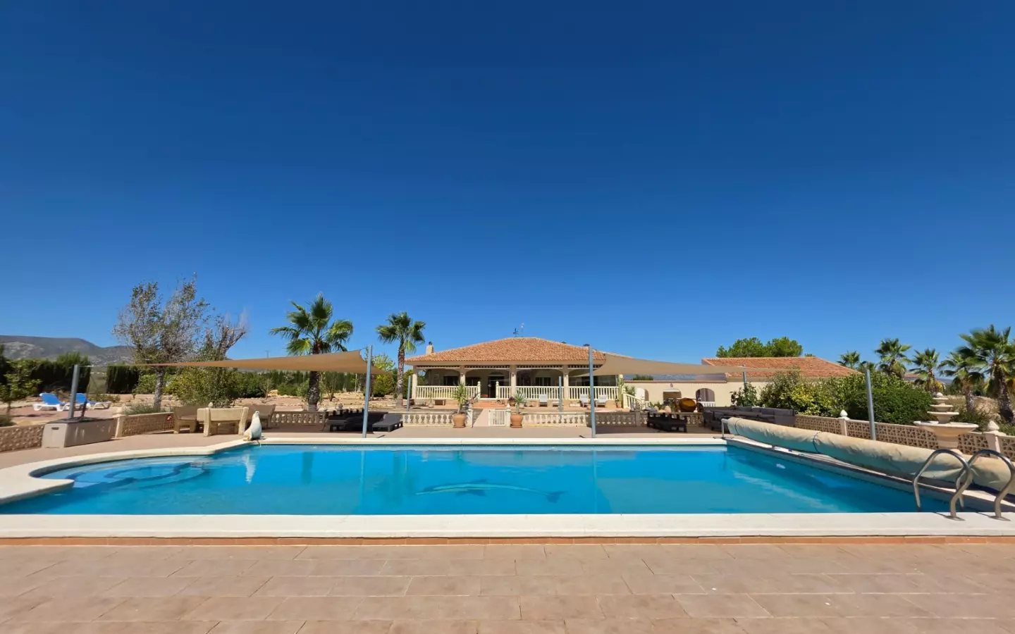 4-bedroom Villa In Pinoso, Spain (405 M²)