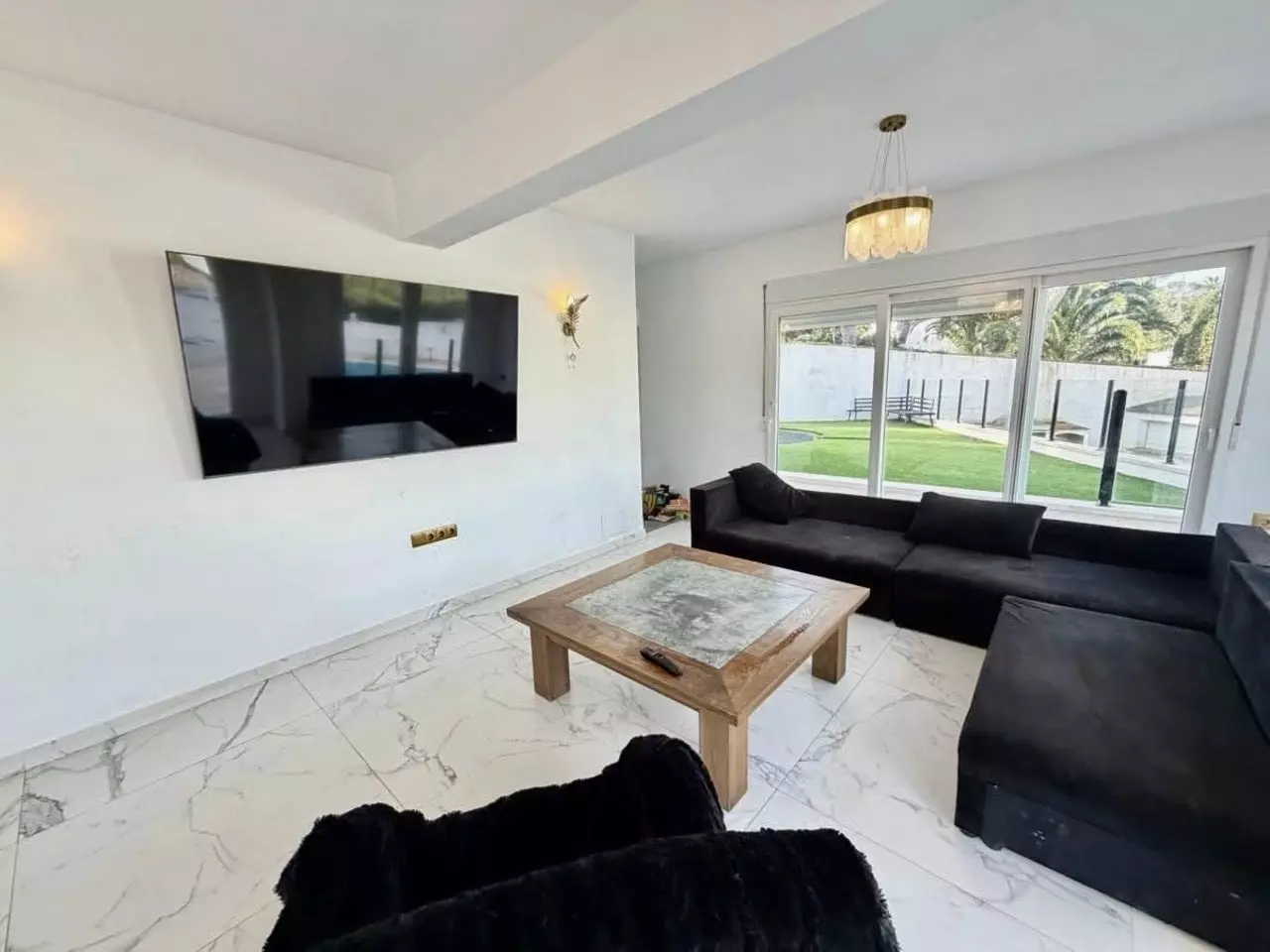 6-bedroom Villa In Villamartin, Spain (218 M²)