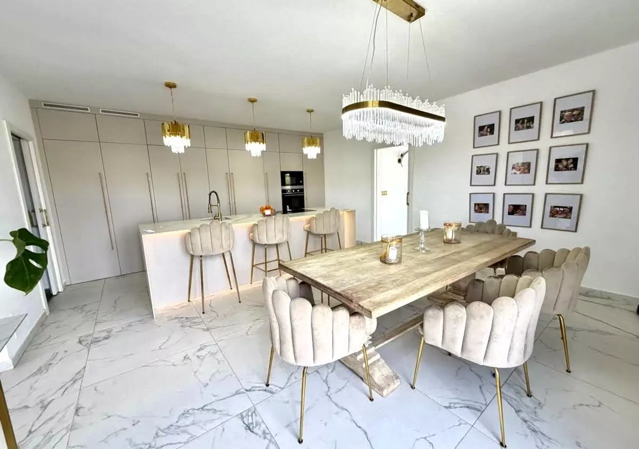 6-bedroom Villa In Villamartin, Spain (218 M²)
