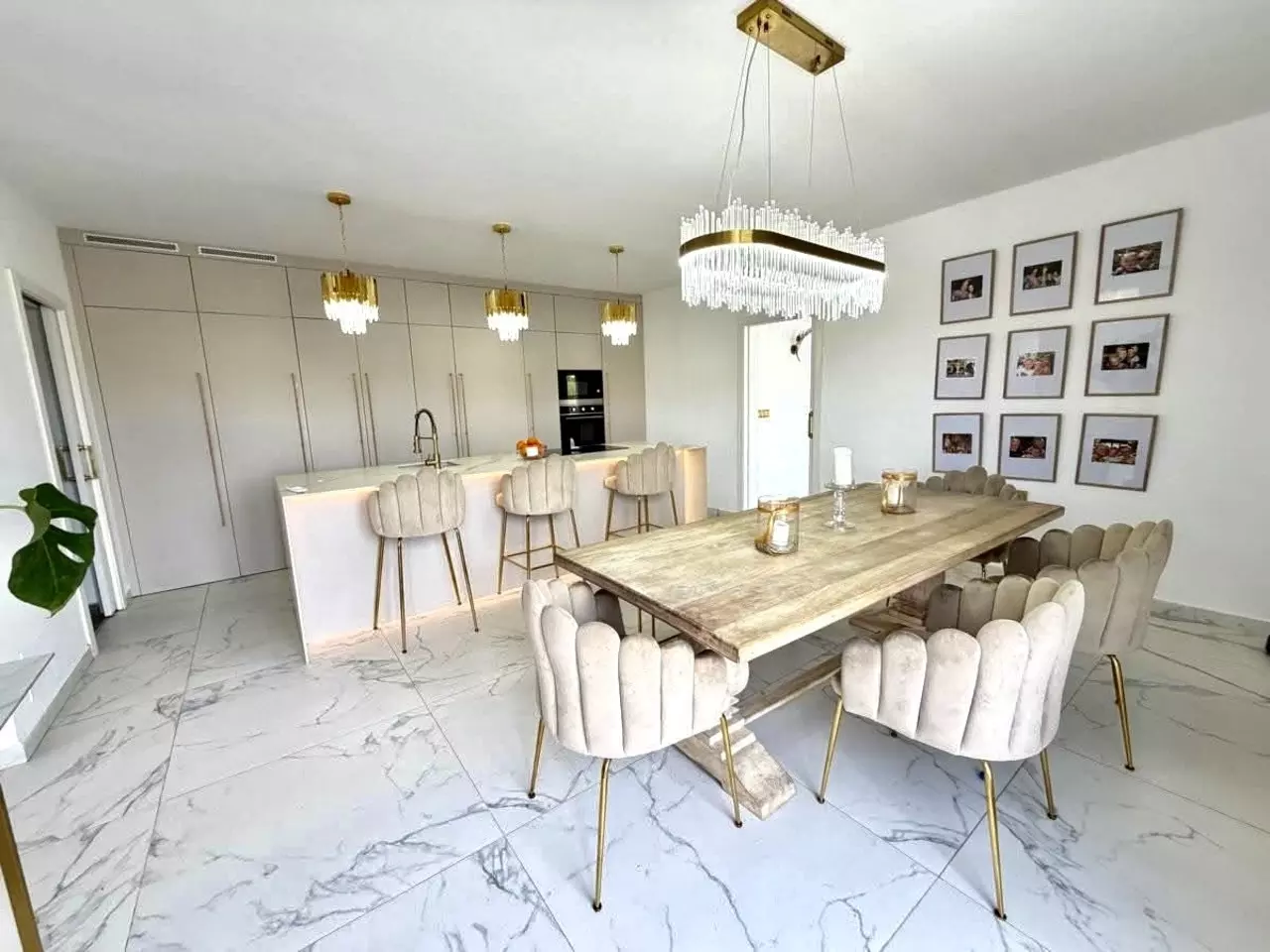 6-bedroom Villa In Villamartin, Spain (218 M²)