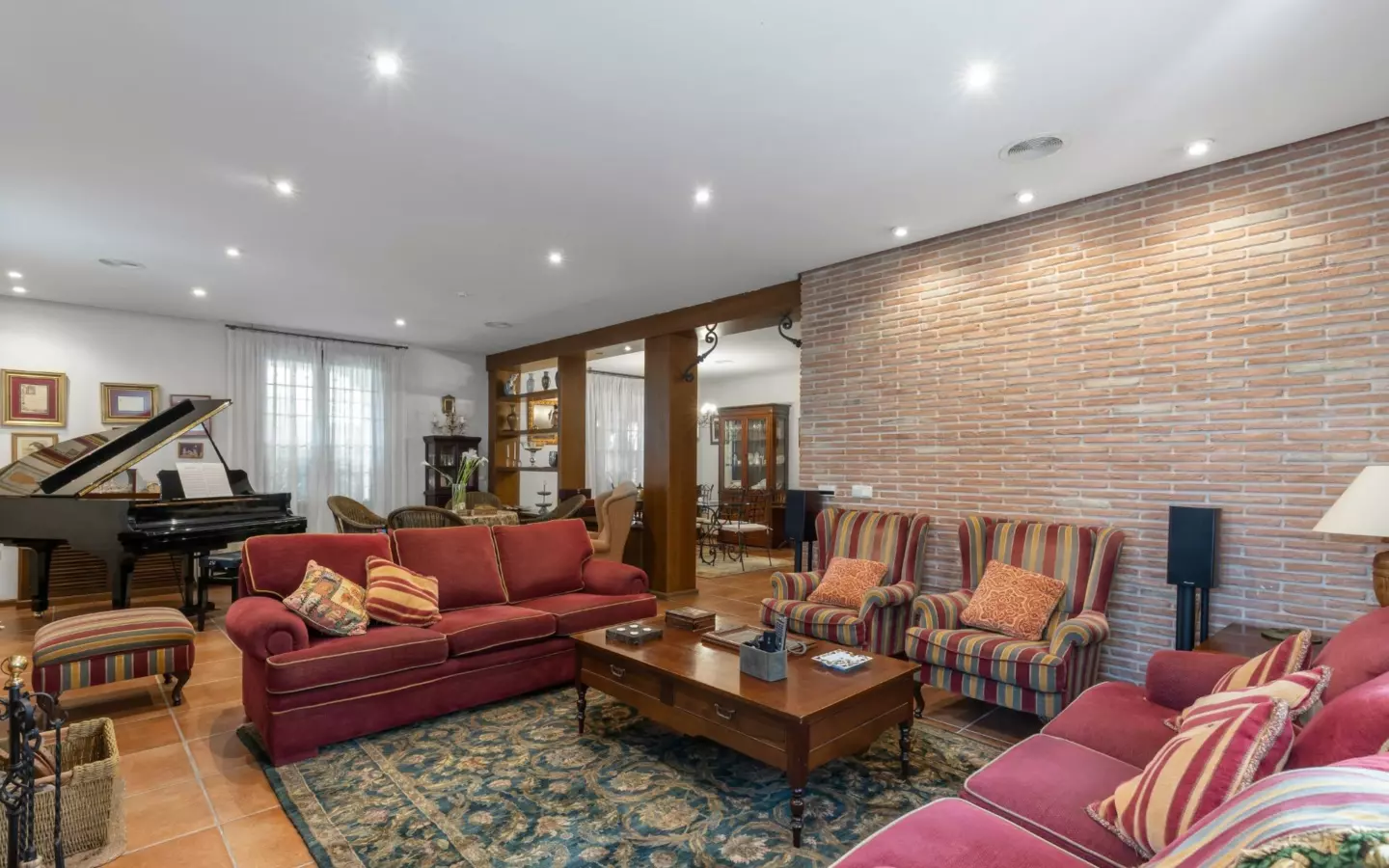 6-bedroom Villa In Torrevieja, Spain (720 M²)