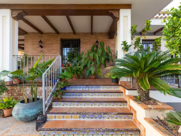 6-bedroom Villa In Torrevieja, Spain (720 M²)