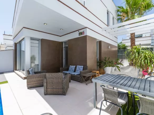 3-bedroom Villa In Rojales, Spain (110 M²)