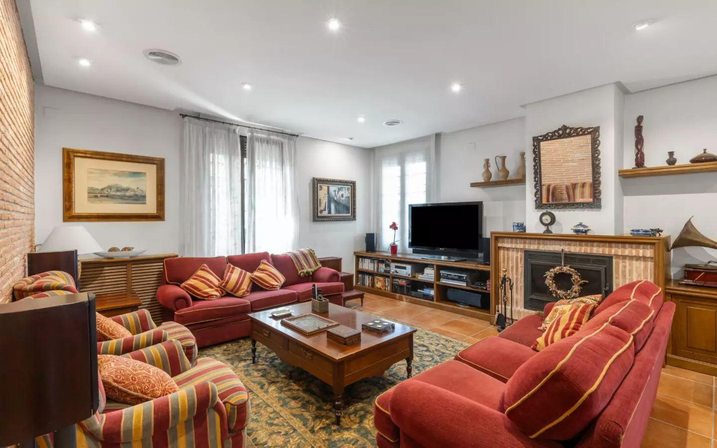 6-bedroom Villa In Torrevieja, Spain (720 M²)
