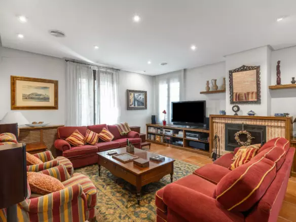 6-bedroom Villa In Torrevieja, Spain (720 M²)