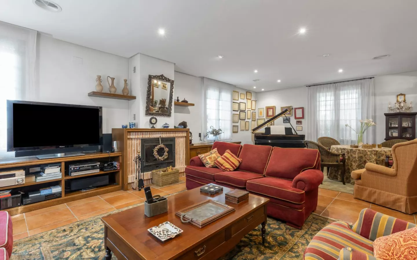 6-bedroom Villa In Torrevieja, Spain (720 M²)