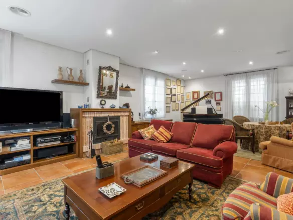 6-bedroom Villa In Torrevieja, Spain (720 M²)