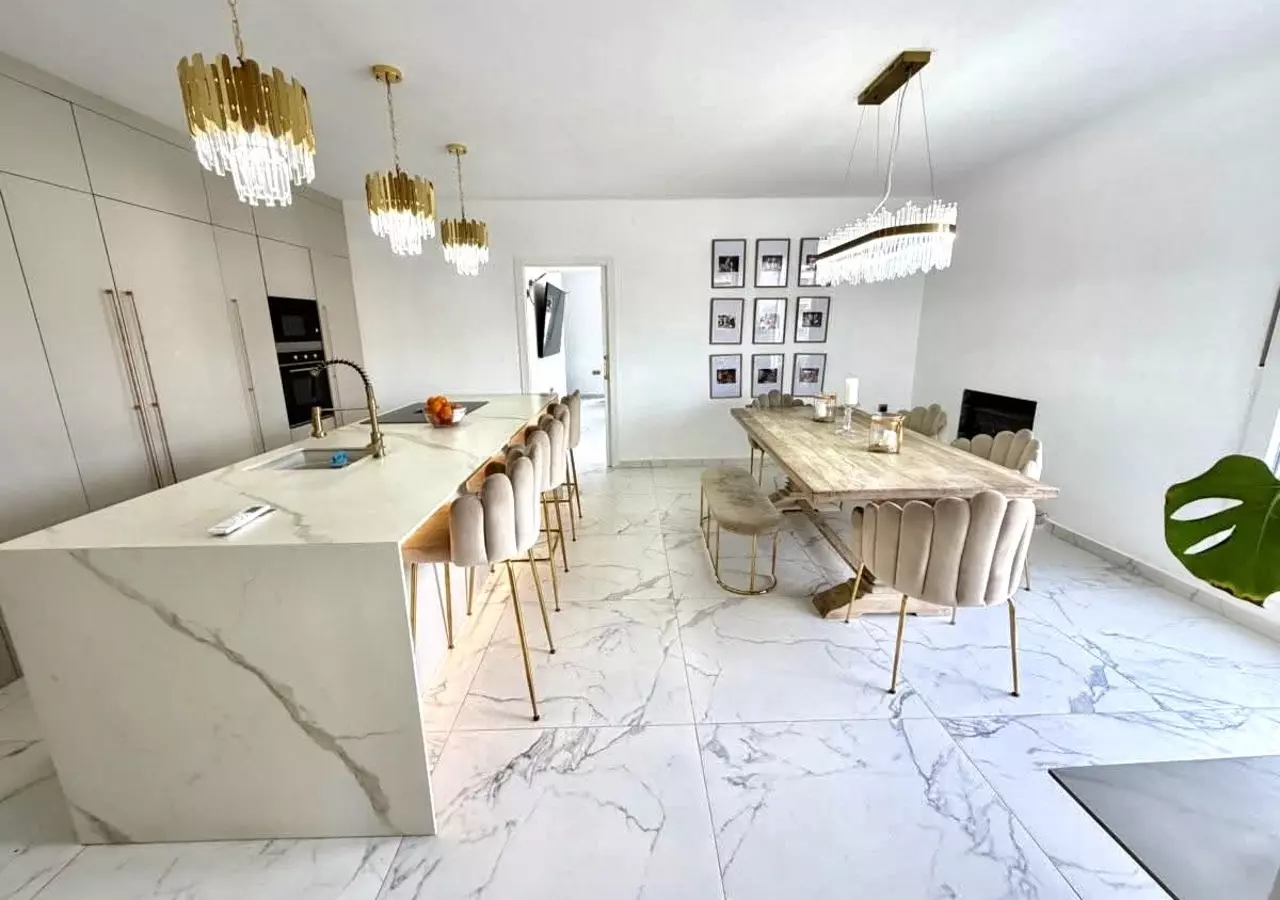 6-bedroom Villa In Villamartin, Spain (218 M²)