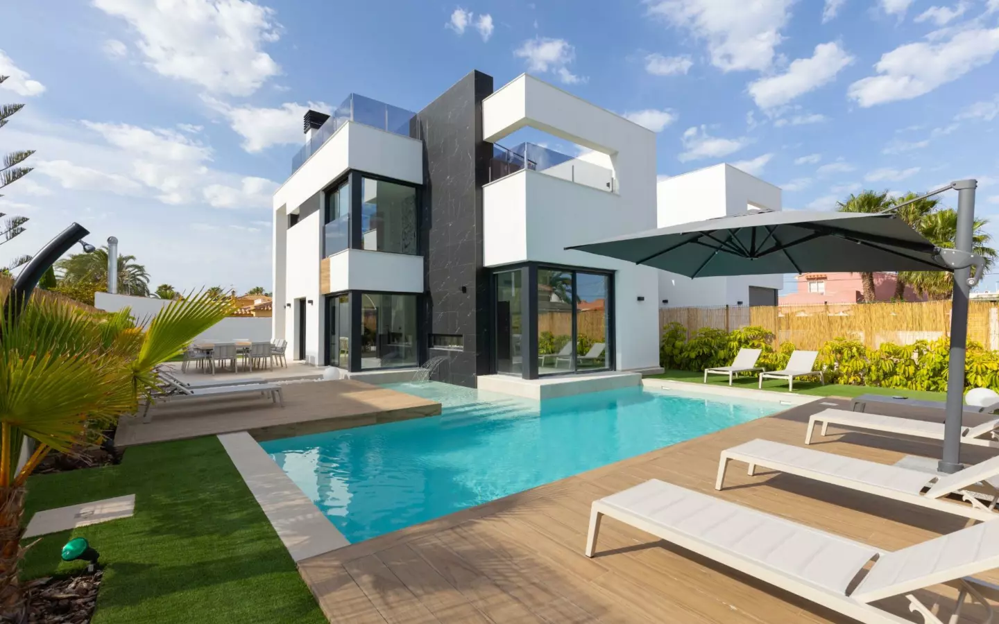 3-bedroom Villa In Torrevieja, Spain (126 M²)