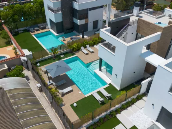 3-bedroom Villa In Torrevieja, Spain (126 M²)