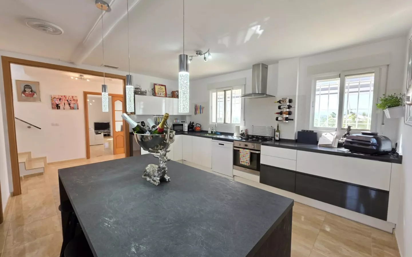 3-bedroom Villa In Pinoso, Spain (263 M²)