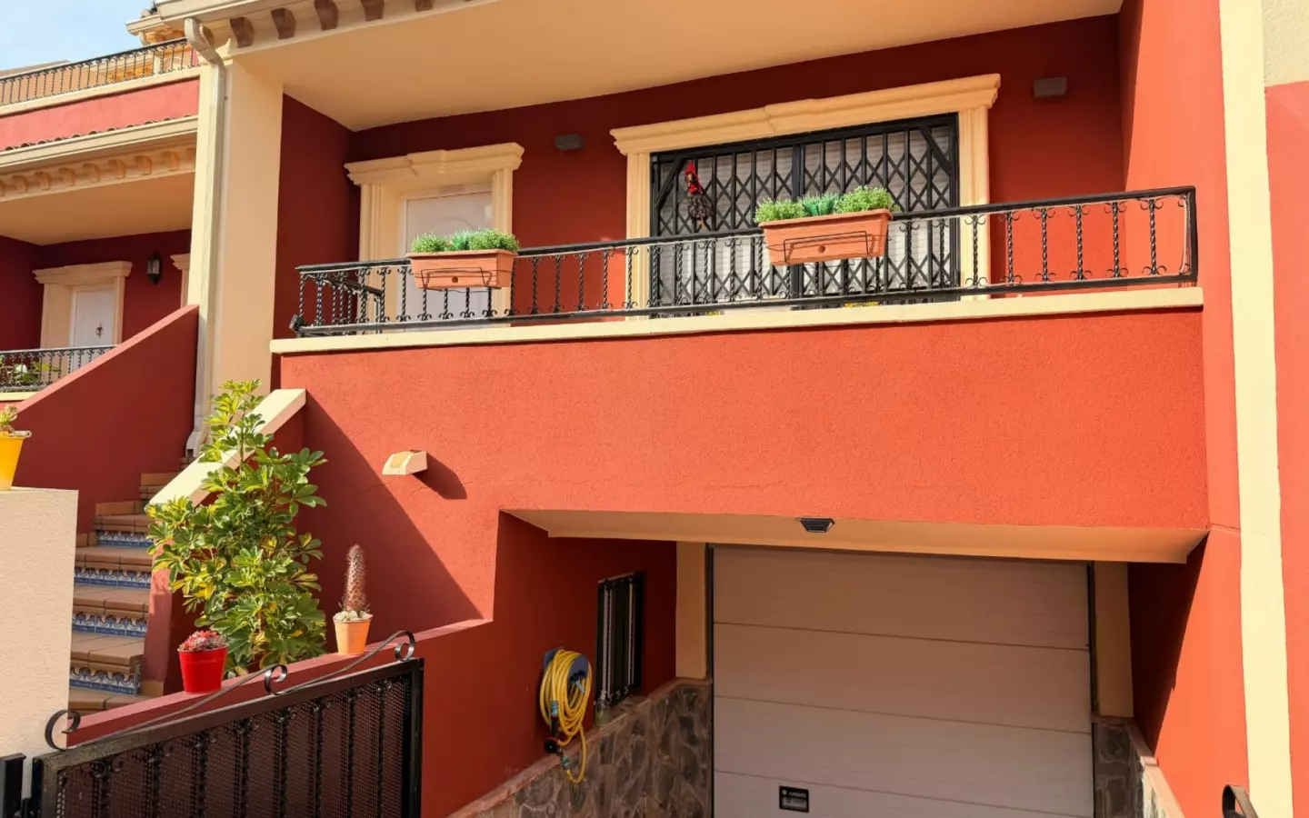3-bedroom Townhouse In Catral, Spain (195 M²)