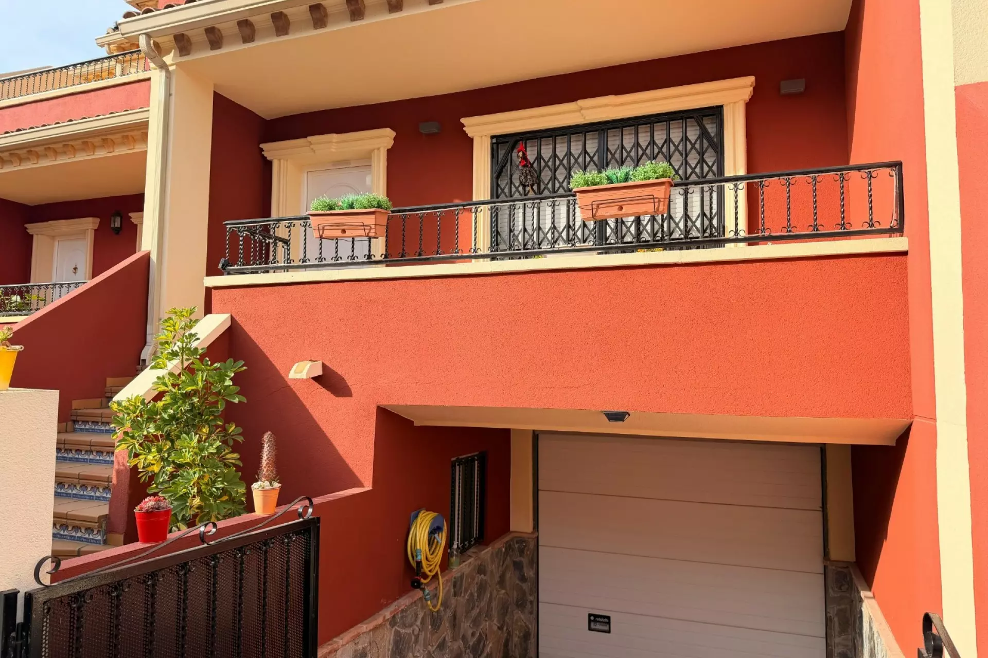 3-bedroom Townhouse In Catral, Spain (195 M²)