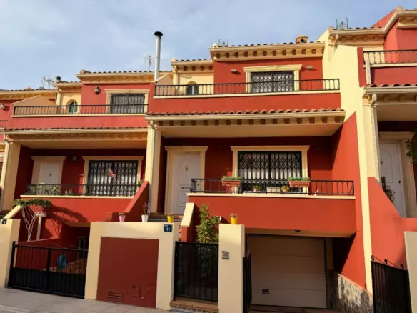 3-bedroom Townhouse In Catral, Spain (195 M²)