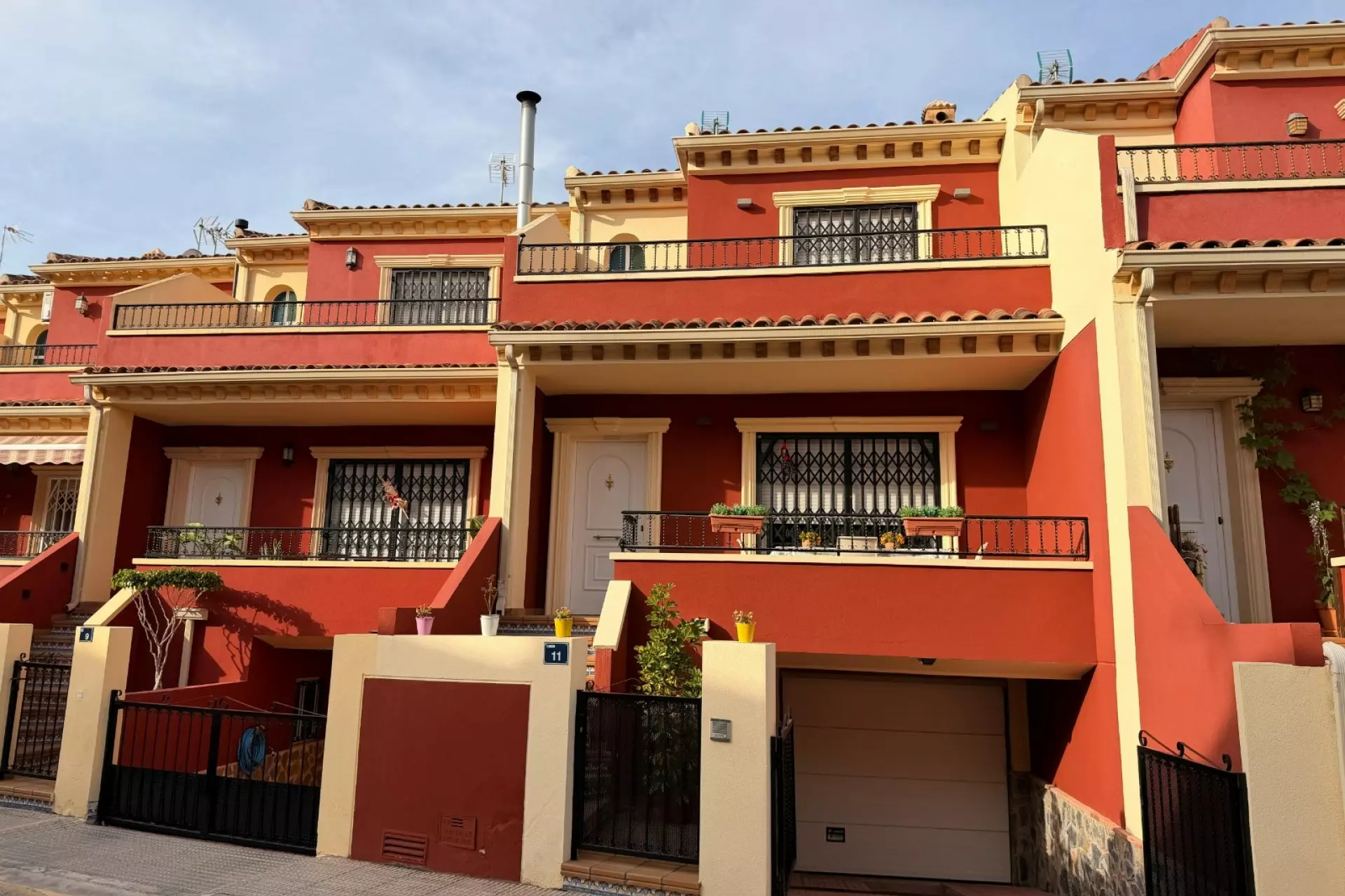 3-bedroom Townhouse In Catral, Spain (195 M²)