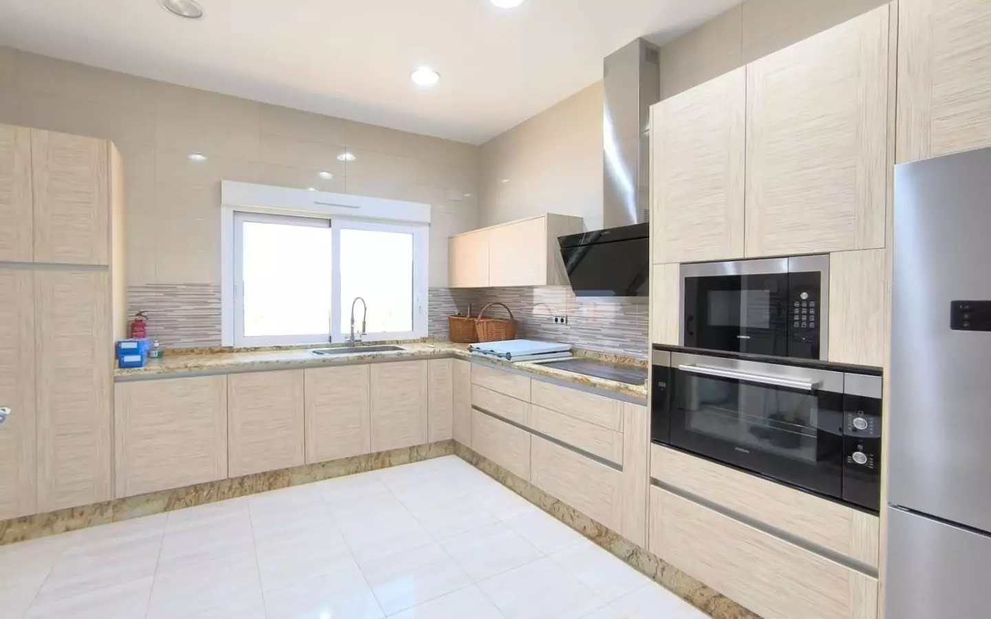 4-bedroom Villa In Pinoso, Spain (209 M²)