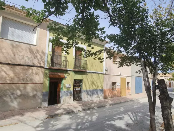 5-bedroom Town House In Pinoso, Spain (186 M²)