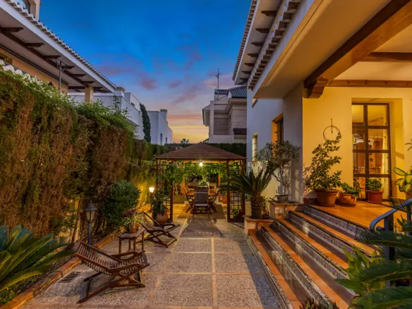 6-bedroom Villa In Torrevieja, Spain (728 M²)