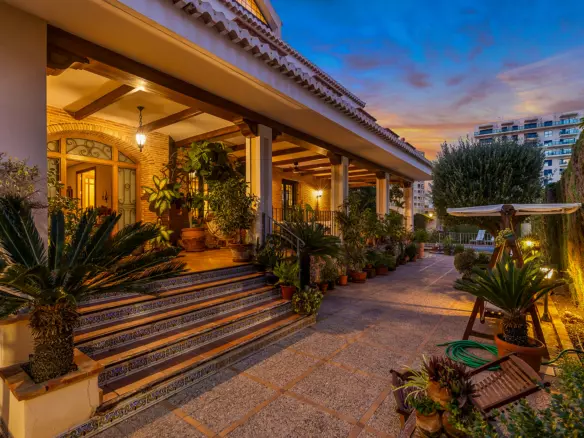 6-bedroom Villa In Torrevieja, Spain (728 M²)