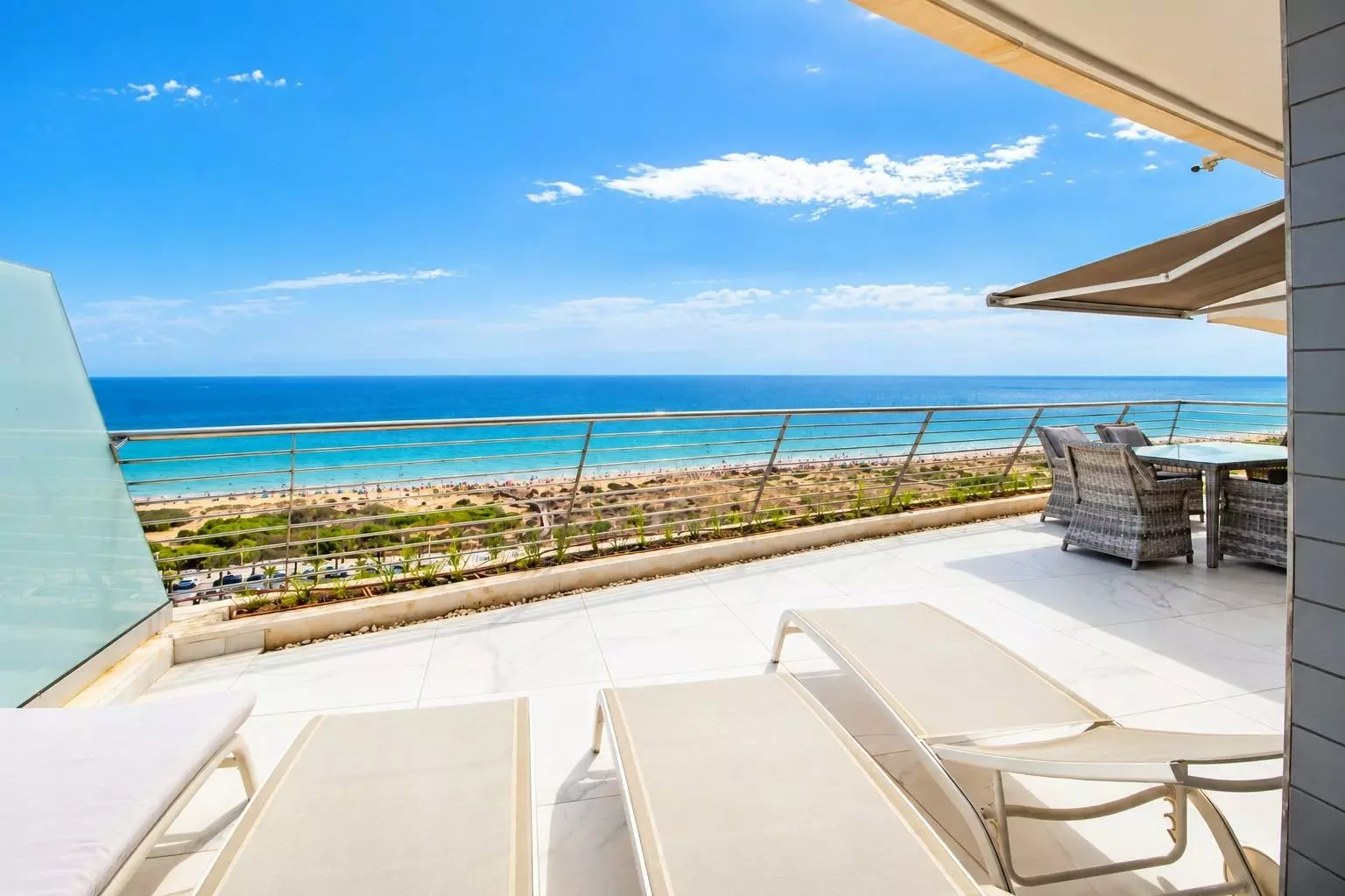 3-bedroom Apartment In Arenales Del Sol, Spain (153 M²)