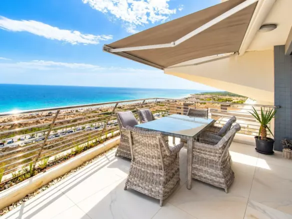 3-bedroom Apartment In Arenales Del Sol, Spain (153 M²)