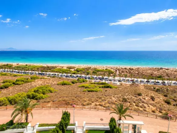 3-bedroom Apartment In Arenales Del Sol, Spain (153 M²)