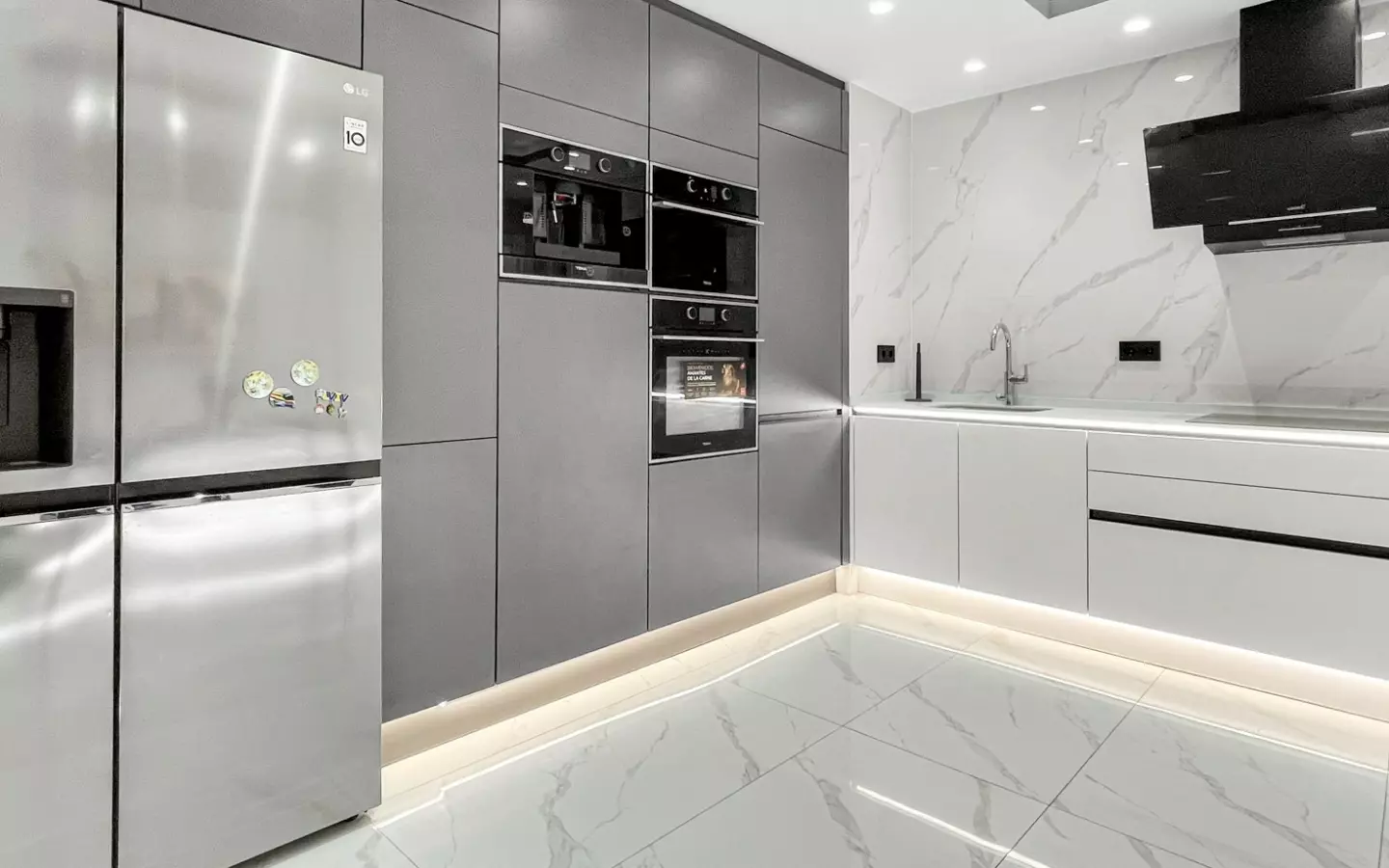3-bedroom Apartment In Torrevieja, Spain (108 M²)