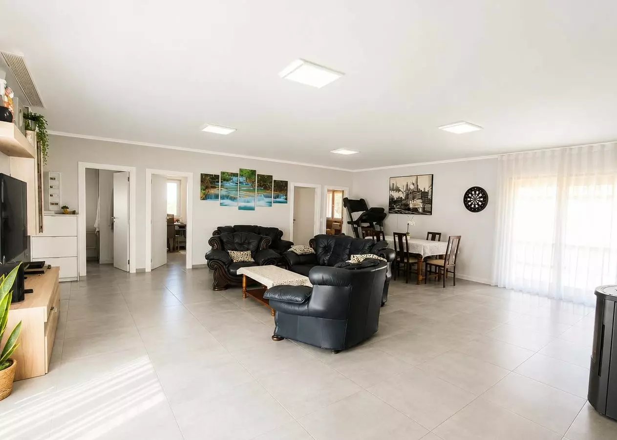 4-bedroom Villa In Pinoso, Spain (150 M²)