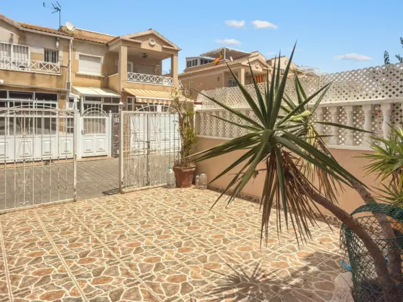 2-bedroom Townhouse In Torrevieja, Spain (69 M²)