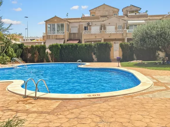 2-bedroom Townhouse In Torrevieja, Spain (69 M²)