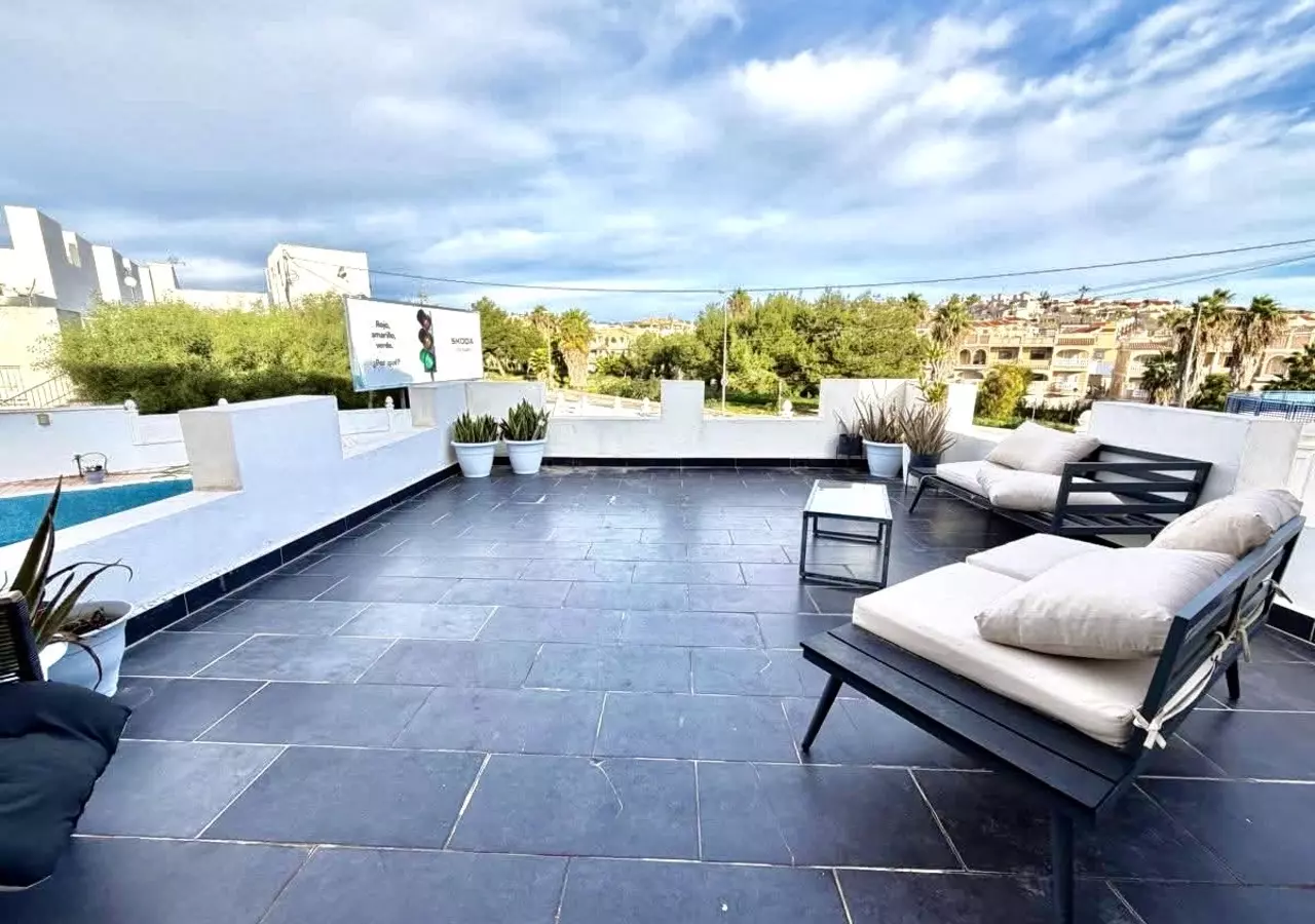6-bedroom Villa In Villamartin, Spain (218 M²)